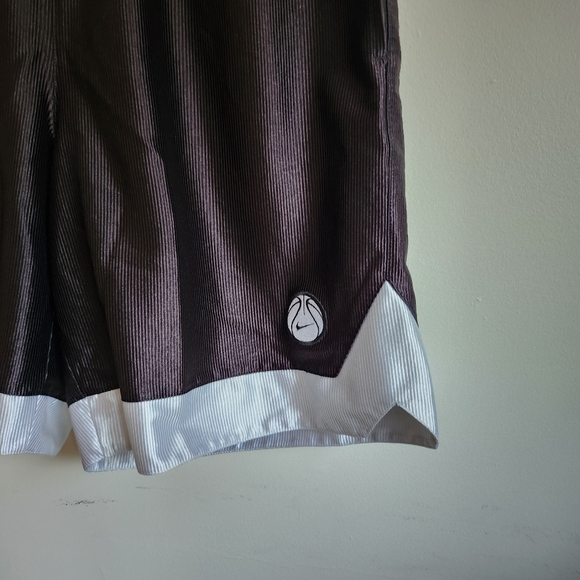 Nike Vintage 90’s Ribbed Satin Basketball Shorts. Adustable waist strings. - Picture 2 of 5